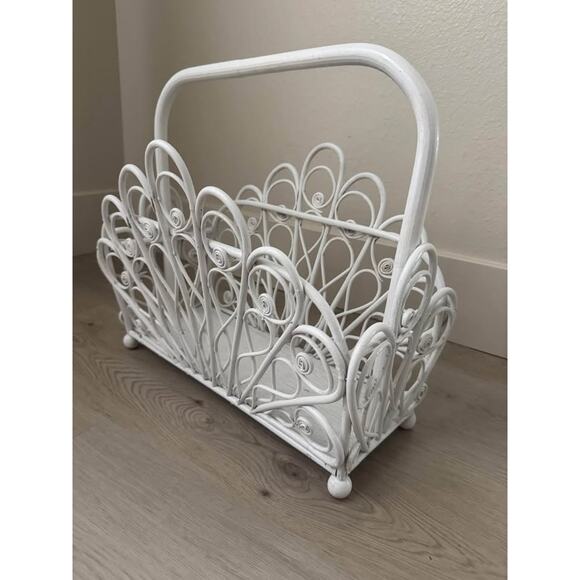 White Fiddlehead Bamboo MCM Hollywood Regency Magazine Rack - Picture 4 of 5